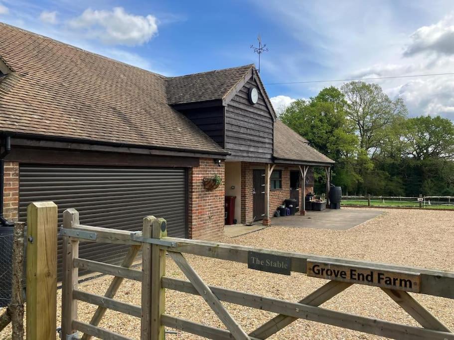The Stable, Grove End Farm Apartamento Petworth Exterior foto